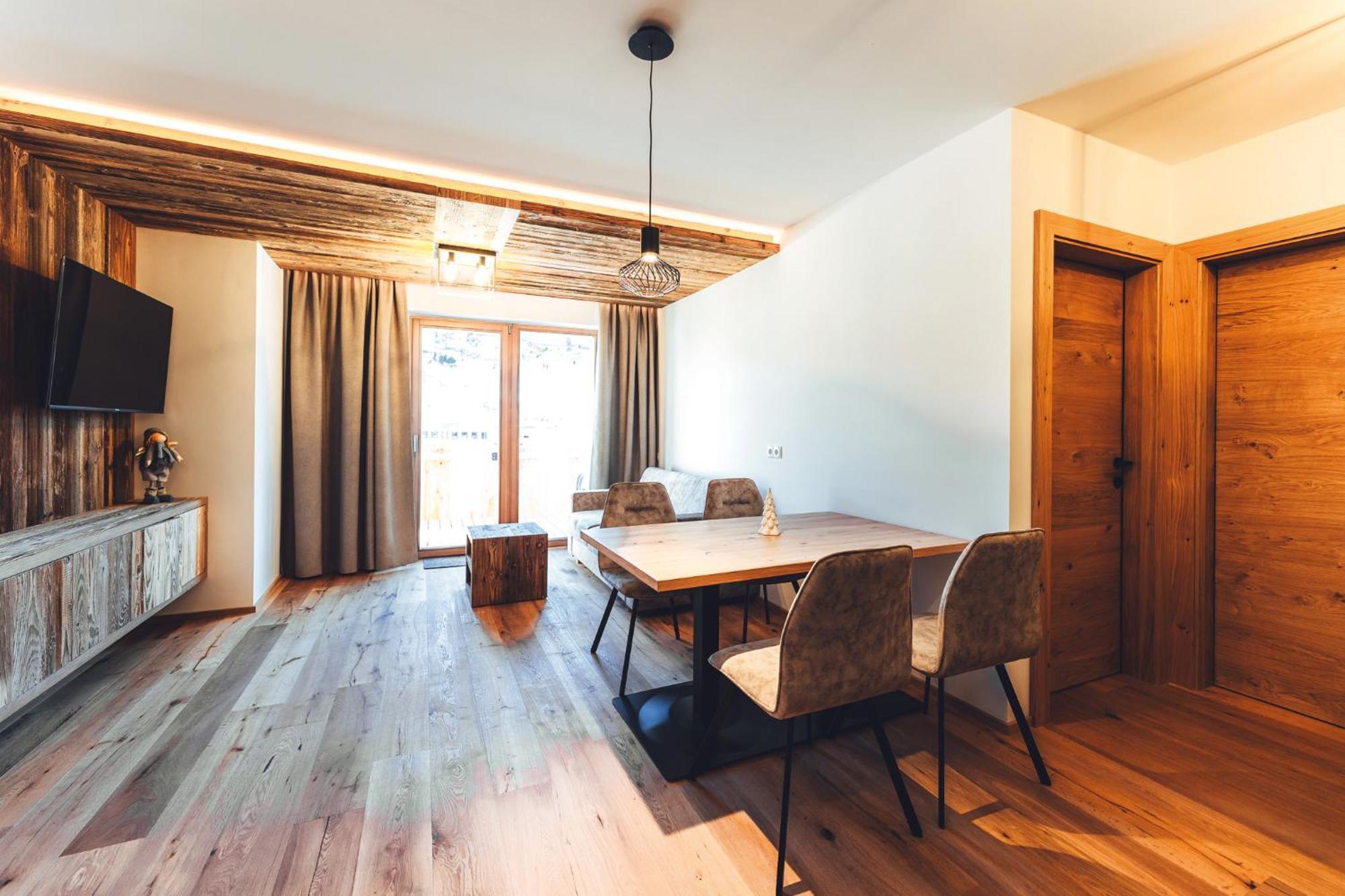 Burgstadl Aparthotel & Restaurant Ladis Luaran gambar